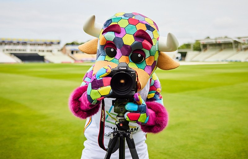 Mascot Perry uses a Canon EOS-1D X